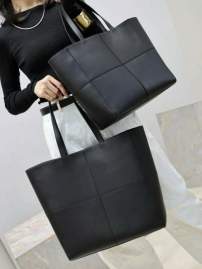 Picture of Bottega Veneta Handbags _SKUfw232840812fw
